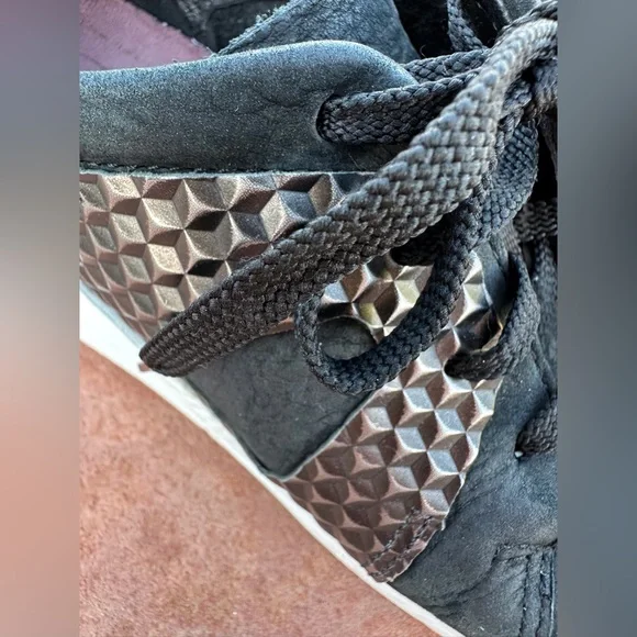 Clarks| Artisan Black Suede Tennis Shoes | Size 8 | Good pre-worn condition! - Picture 9 of 9